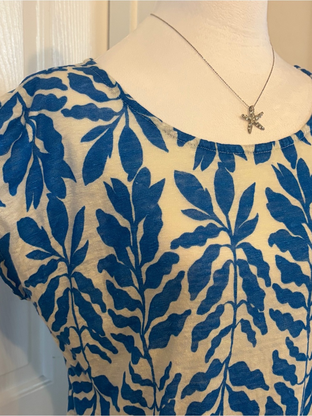 Rachel Zoe Cream Linen Tee with Bold Blue Leaf Print - Picture 2 of 8